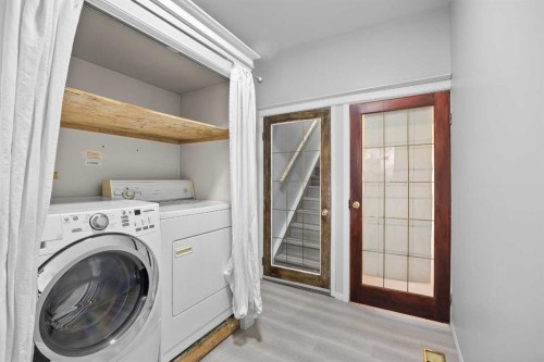 528 21 Avenue Sw, Calgary, AB - Indoor Photo Showing Laundry Room