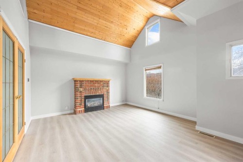 528 21 Avenue Sw, Calgary, AB - Indoor Photo Showing Living Room With Fireplace
