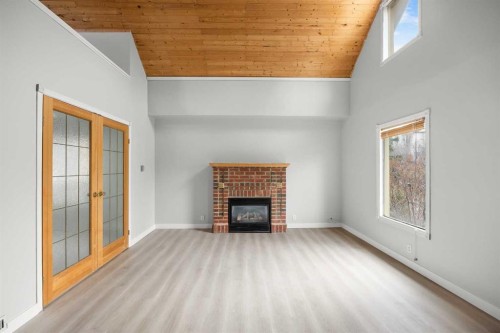 528 21 Avenue Sw, Calgary, AB - Indoor Photo Showing Other Room With Fireplace