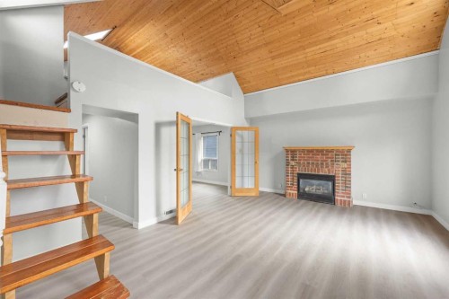 528 21 Avenue Sw, Calgary, AB - Indoor With Fireplace