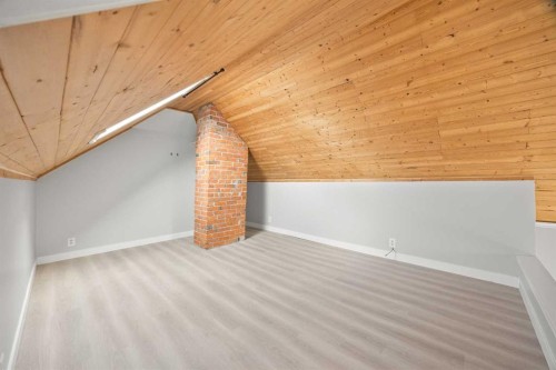 528 21 Avenue Sw, Calgary, AB - Indoor Photo Showing Other Room