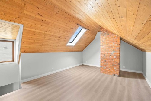 528 21 Avenue Sw, Calgary, AB - Indoor Photo Showing Other Room