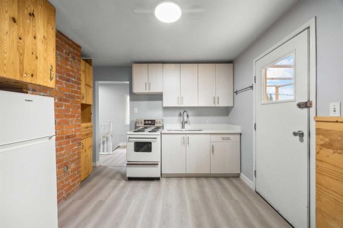 528 21 Avenue Sw, Calgary, AB - Indoor Photo Showing Kitchen