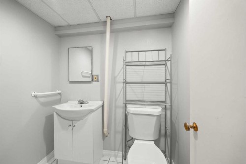 528 21 Avenue Sw, Calgary, AB - Indoor Photo Showing Bathroom