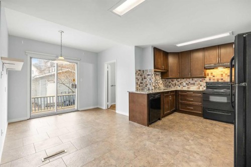 528 21 Avenue Sw, Calgary, AB - Indoor Photo Showing Kitchen