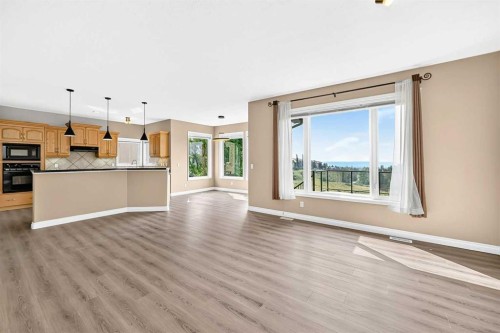 63 Royal Birch Point Nw, Calgary, AB - Indoor Photo Showing Kitchen