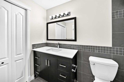 63 Royal Birch Point Nw, Calgary, AB - Indoor Photo Showing Bathroom