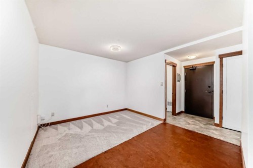112-315 50 Avenue Sw, Calgary, AB - Indoor Photo Showing Other Room