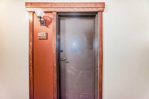 112-315 50 Avenue Sw, Calgary, AB - Indoor Photo Showing Other Room