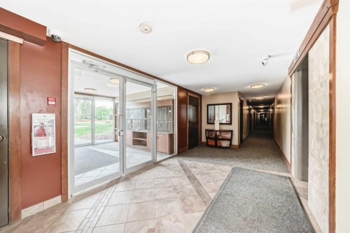 112-315 50 Avenue Sw, Calgary, AB - Indoor Photo Showing Other Room