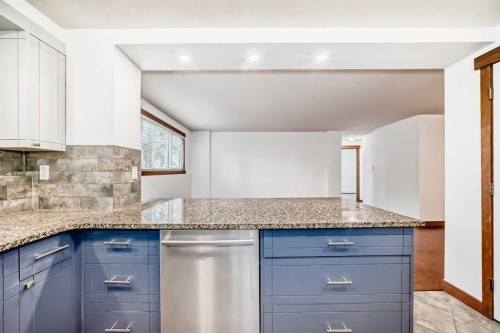112-315 50 Avenue Sw, Calgary, AB - Indoor Photo Showing Kitchen