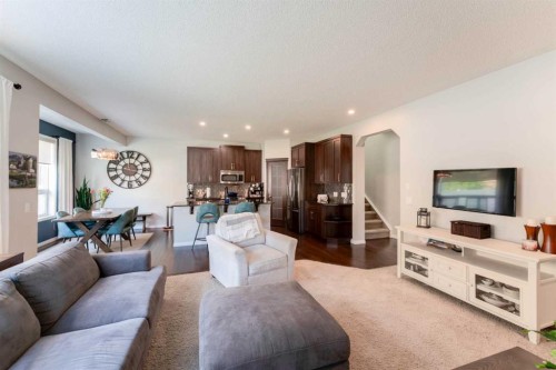 47 Panatella Bay Nw, Calgary, AB - Indoor Photo Showing Living Room