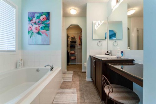 47 Panatella Bay Nw, Calgary, AB - Indoor Photo Showing Bathroom