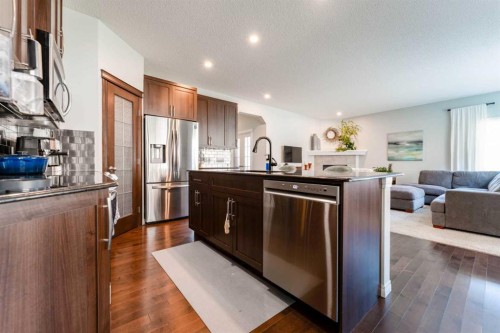 47 Panatella Bay Nw, Calgary, AB - Indoor Photo Showing Kitchen