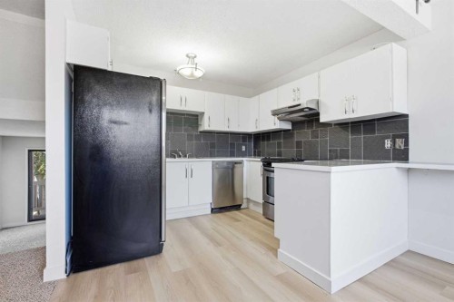 7003 Ranchero Road Nw, Calgary, AB - Indoor Photo Showing Kitchen