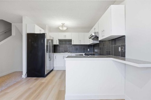 7003 Ranchero Road Nw, Calgary, AB - Indoor Photo Showing Kitchen