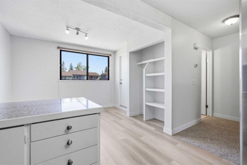 7003 Ranchero Road Nw, Calgary, AB - Indoor Photo Showing Other Room
