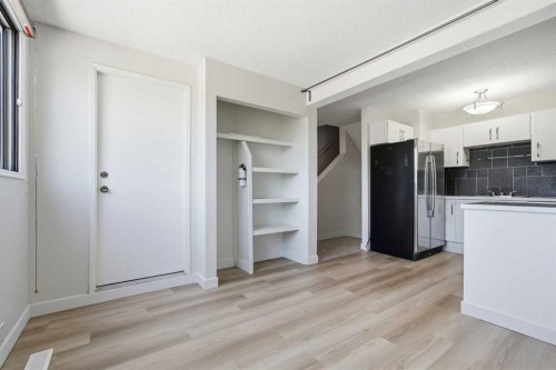 7003 Ranchero Road Nw, Calgary, AB - Indoor Photo Showing Kitchen