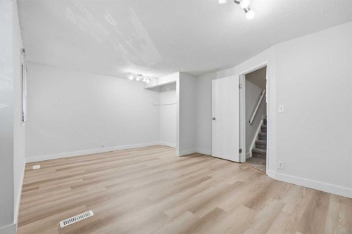 7003 Ranchero Road Nw, Calgary, AB - Indoor Photo Showing Other Room