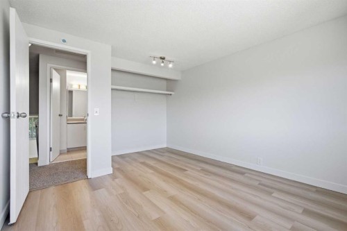 7003 Ranchero Road Nw, Calgary, AB - Indoor Photo Showing Other Room