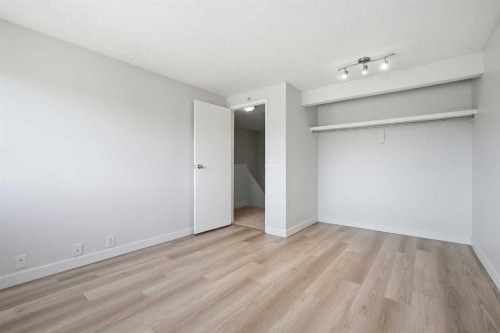 7003 Ranchero Road Nw, Calgary, AB - Indoor Photo Showing Other Room