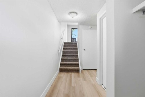7003 Ranchero Road Nw, Calgary, AB - Indoor Photo Showing Other Room