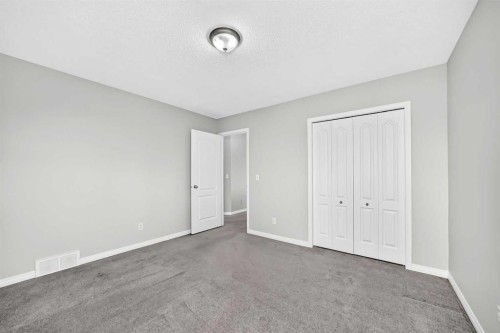 171 Oakmere Green, Chestermere, AB - Indoor Photo Showing Other Room