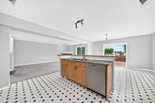 171 Oakmere Green, Chestermere, AB - Indoor Photo Showing Other Room