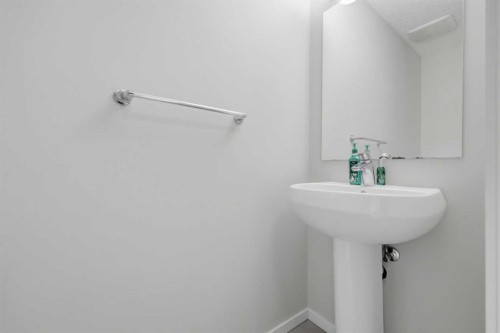 93 Sunvalley Road, Cochrane, AB - Indoor Photo Showing Bathroom