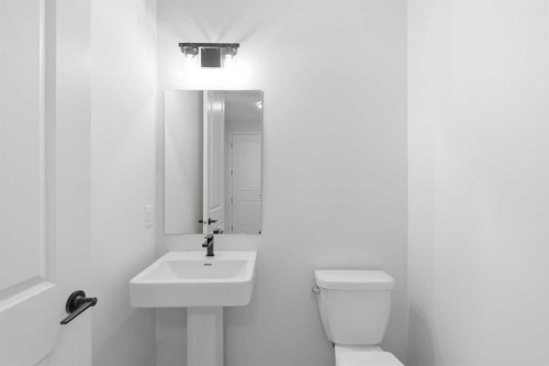 572 Belmont Heath Sw, Calgary, AB - Indoor Photo Showing Bathroom
