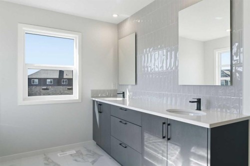 572 Belmont Heath Sw, Calgary, AB - Indoor Photo Showing Bathroom