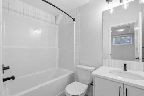 572 Belmont Heath Sw, Calgary, AB - Indoor Photo Showing Bathroom