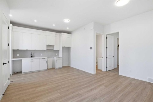 572 Belmont Heath Sw, Calgary, AB - Indoor Photo Showing Kitchen