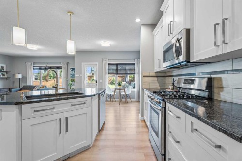 6 Storm Mountain Place, Okotoks, AB - Indoor Photo Showing Kitchen With Upgraded Kitchen