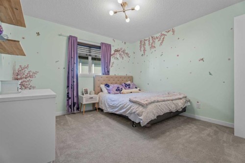6 Storm Mountain Place, Okotoks, AB - Indoor Photo Showing Bedroom