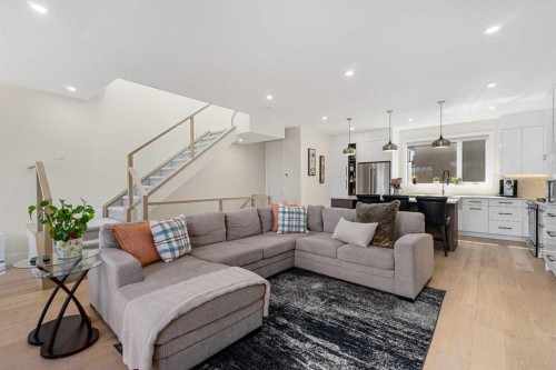 3-3355 Spruce Drive Sw, Calgary, AB - Indoor Photo Showing Living Room