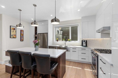 3-3355 Spruce Drive Sw, Calgary, AB - Indoor Photo Showing Kitchen With Upgraded Kitchen