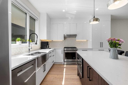 3-3355 Spruce Drive Sw, Calgary, AB - Indoor Photo Showing Kitchen With Double Sink With Upgraded Kitchen