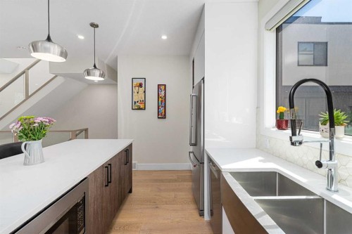 3-3355 Spruce Drive Sw, Calgary, AB - Indoor Photo Showing Kitchen With Double Sink