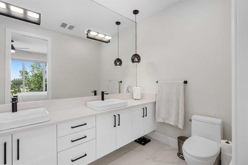 3-3355 Spruce Drive Sw, Calgary, AB - Indoor Photo Showing Bathroom
