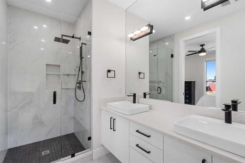 3-3355 Spruce Drive Sw, Calgary, AB - Indoor Photo Showing Bathroom