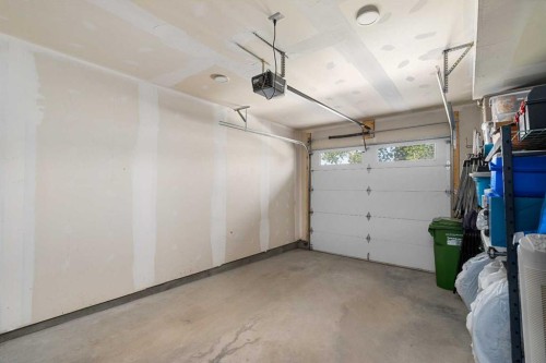 3-3355 Spruce Drive Sw, Calgary, AB - Indoor Photo Showing Garage