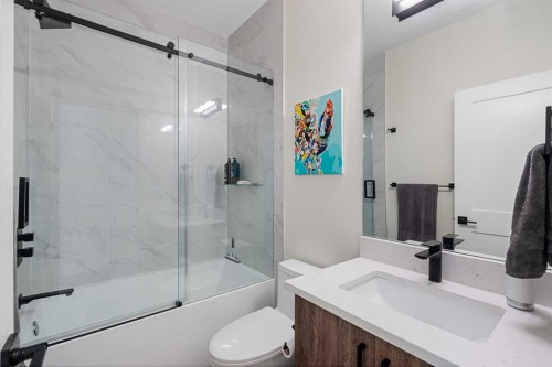 3-3355 Spruce Drive Sw, Calgary, AB - Indoor Photo Showing Bathroom