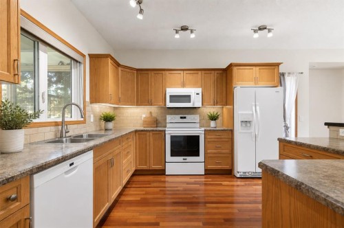 1207 Westmount Drive, Strathmore, AB - Indoor Photo Showing Kitchen With Double Sink