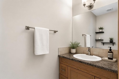 1207 Westmount Drive, Strathmore, AB - Indoor Photo Showing Bathroom