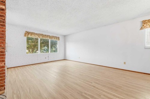 3803 14 Avenue Ne, Calgary, AB - Indoor Photo Showing Other Room
