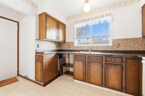 3803 14 Avenue Ne, Calgary, AB - Indoor Photo Showing Kitchen With Double Sink