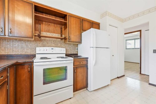 3803 14 Avenue Ne, Calgary, AB - Indoor Photo Showing Kitchen
