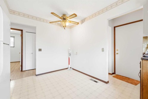 3803 14 Avenue Ne, Calgary, AB - Indoor Photo Showing Other Room