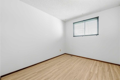 3803 14 Avenue Ne, Calgary, AB - Indoor Photo Showing Other Room